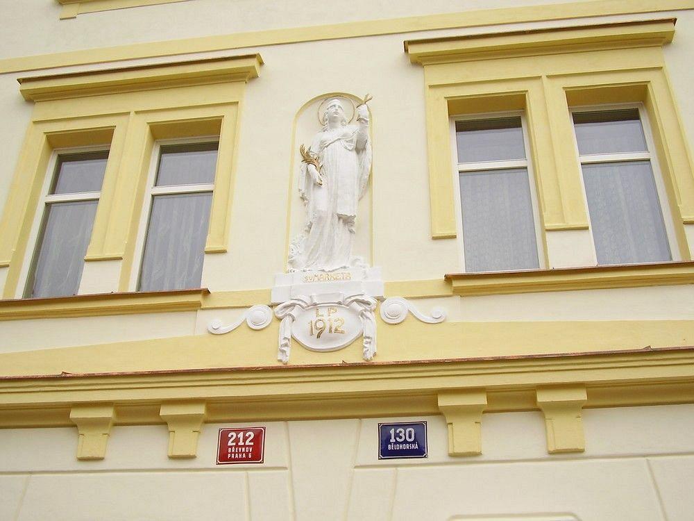 Hotel U Sladku Prag Exteriör bild
