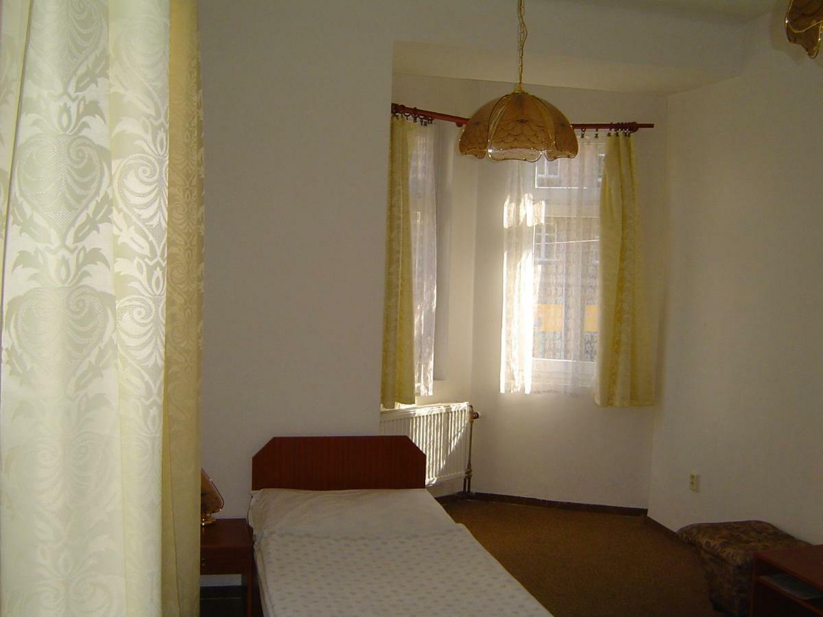 Hotel U Sladku Prag Exteriör bild
